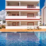 Cozy Sunny Peaceful Flat With Swimming Pool