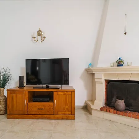 Cozy Sunny Peaceful Flat With Swimming Pool