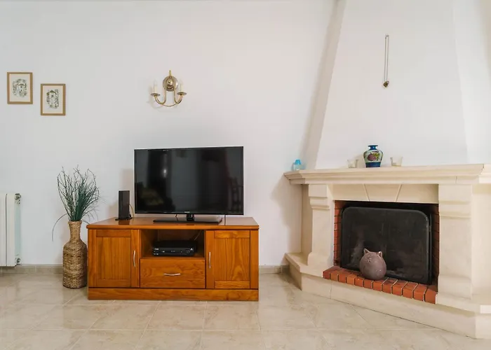 Cozy Sunny Peaceful Flat With Swimming Pool